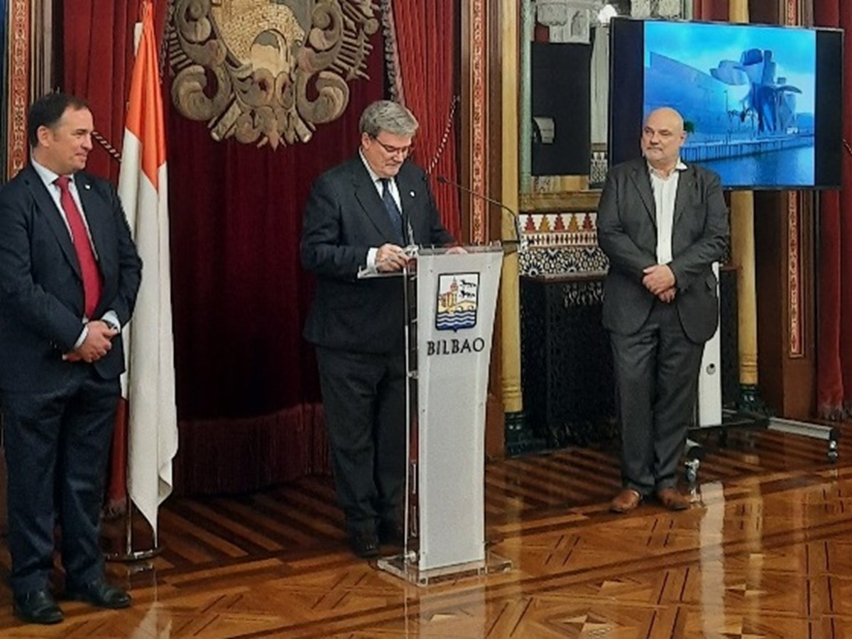 Conference delegates are welcomed by the Mayor of Bilbao Juan Mari Aburto at Reception at the Bilbao City Hall